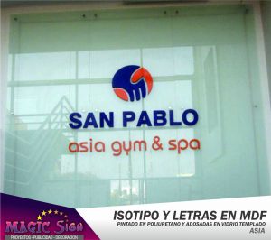 isotipo y letras en mdf