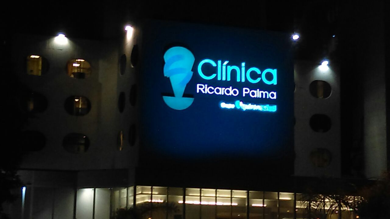 letrero luminoso clinica ricardo palma